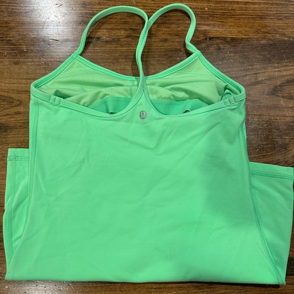 Lululemon Power Y Tank. Size 4. Smoke free home. - Picture 4 of 4